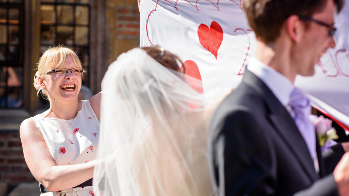 guest laughing at the wedding